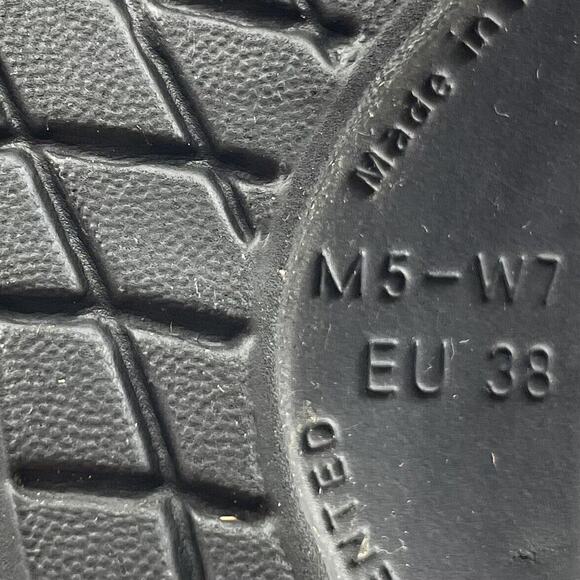 Oofos Ooahh Slide Sandals Womens Size 7 Black Comfort Recovery Mens 5 - Picture 9 of 9